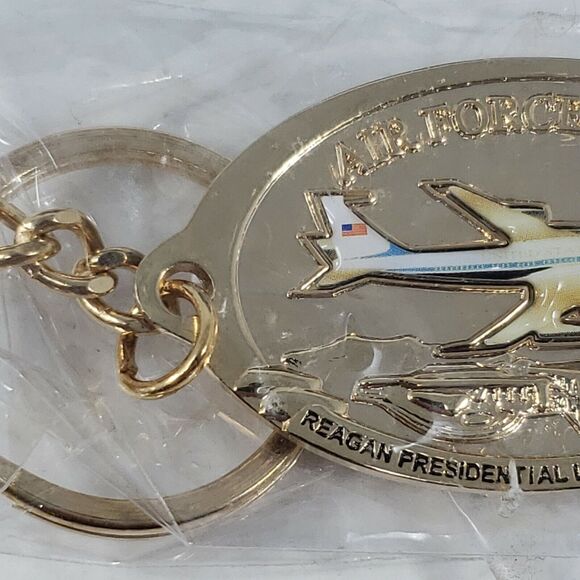 Air Force One Pavilion Grand Opening Key Chain Ronald Reagan New October 2005 - Picture 12 of 12
